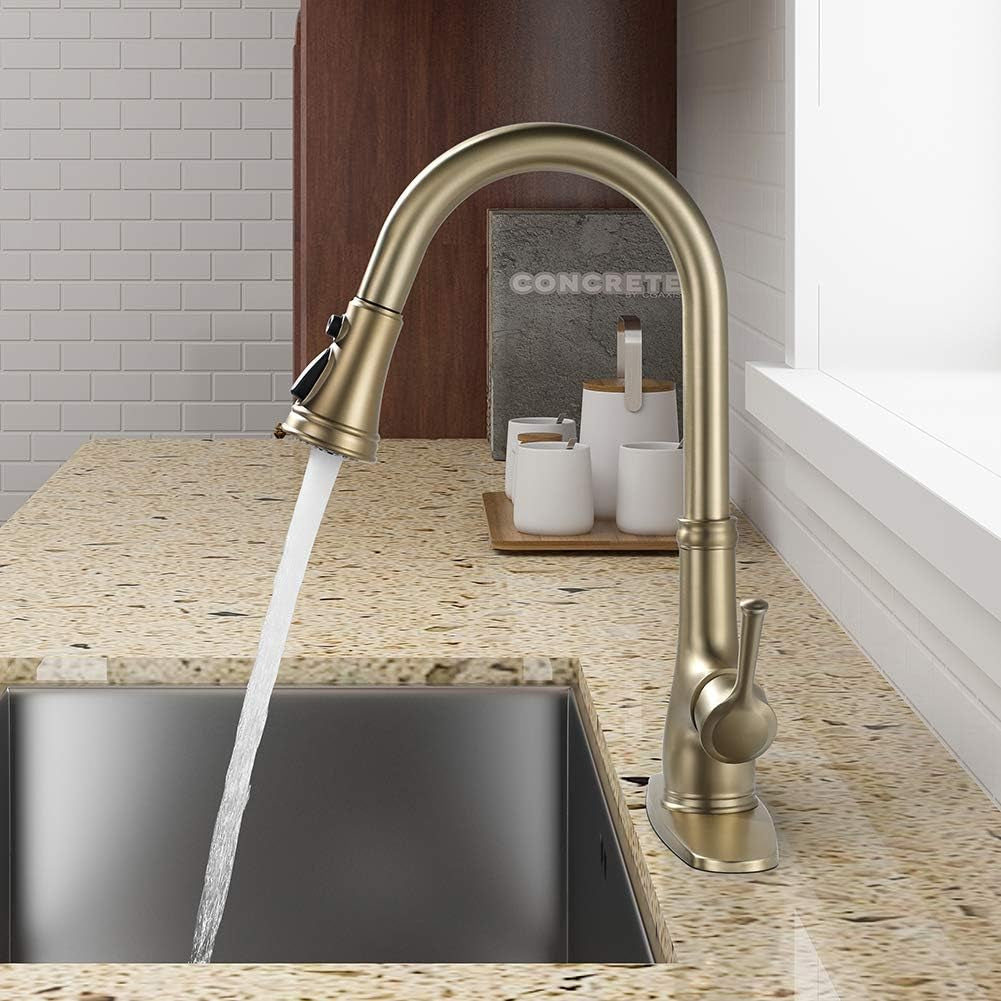 Kitchen Sink Faucet with Pull Out Sprayer, Single Handle 1 Hole Pull down Kitchen Faucet, Champagne Bronze,